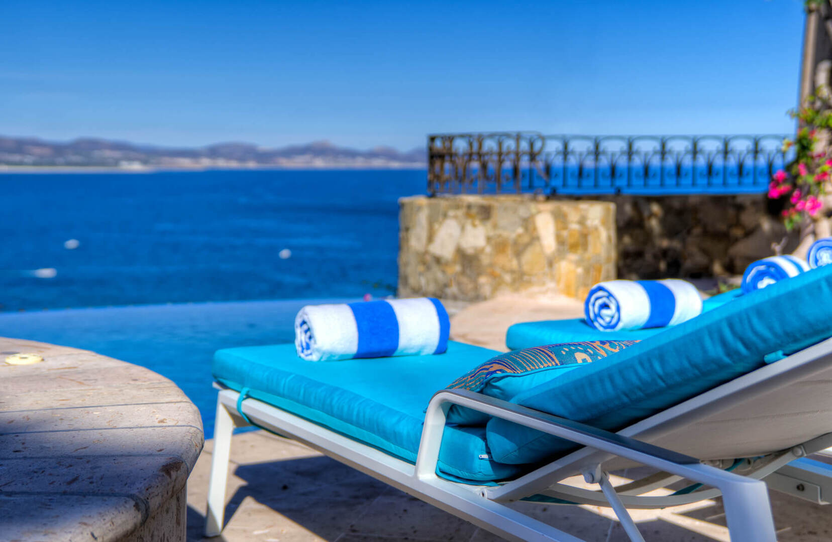 villas_del_mar_casita_48_lounge_chairs